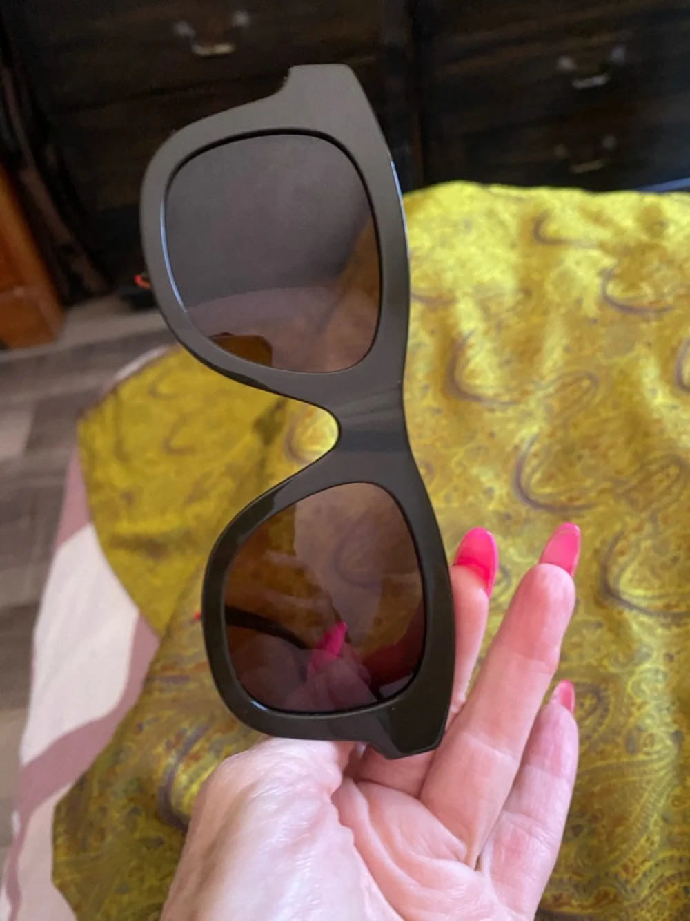 Kenzo Black Sunglasses Arm with Logo - Picture 4 of 5